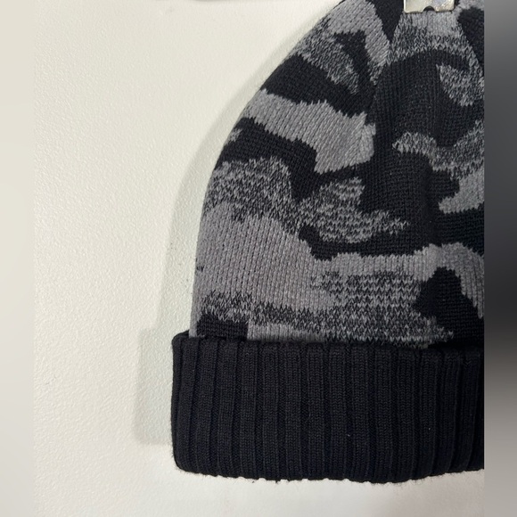 BNWOT Lululemon Room For Warmth Beanie Hat Black/Gray - Picture 4 of 11